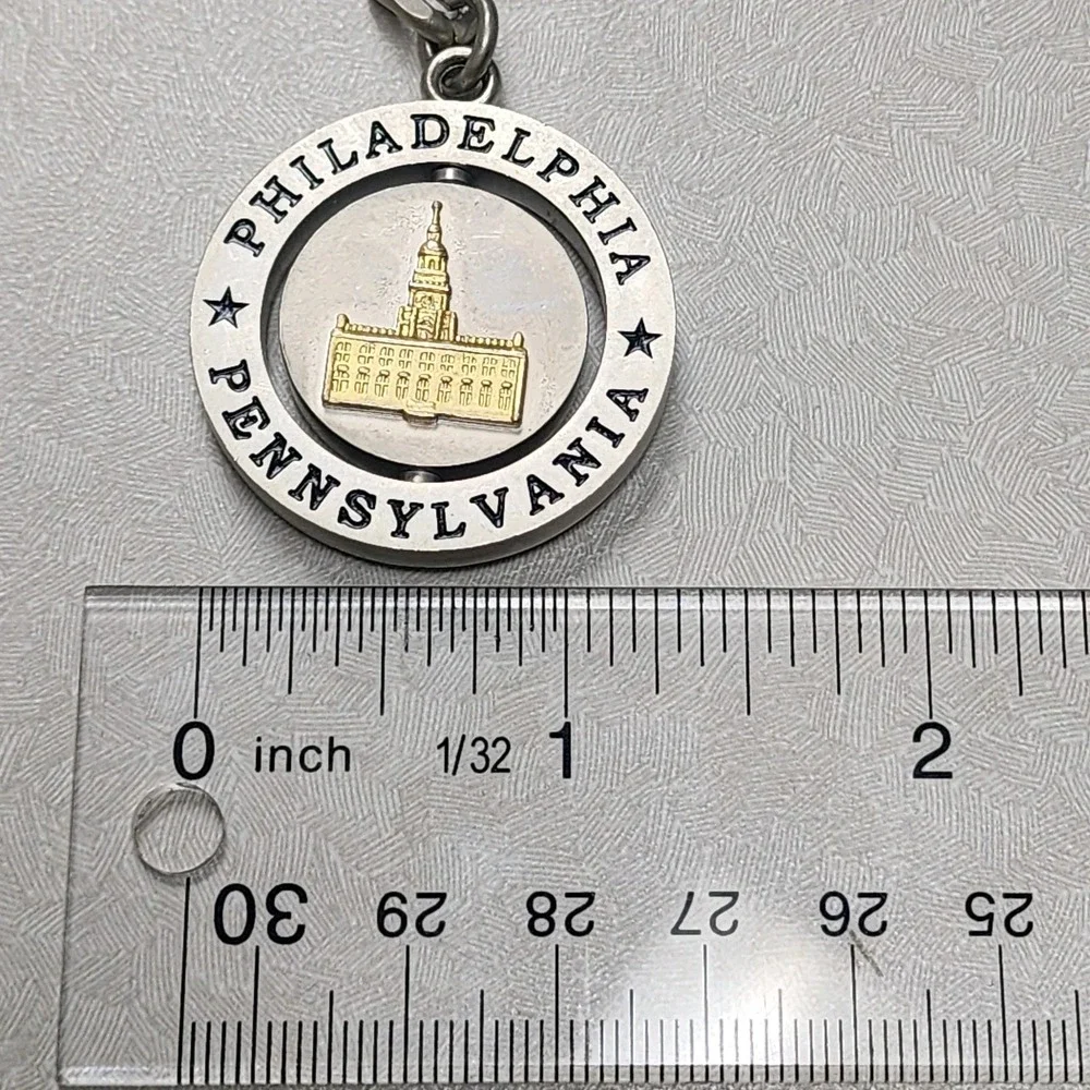 Vintage Philadelphia PA Spinning Keychain Center Collectible Silver Gold